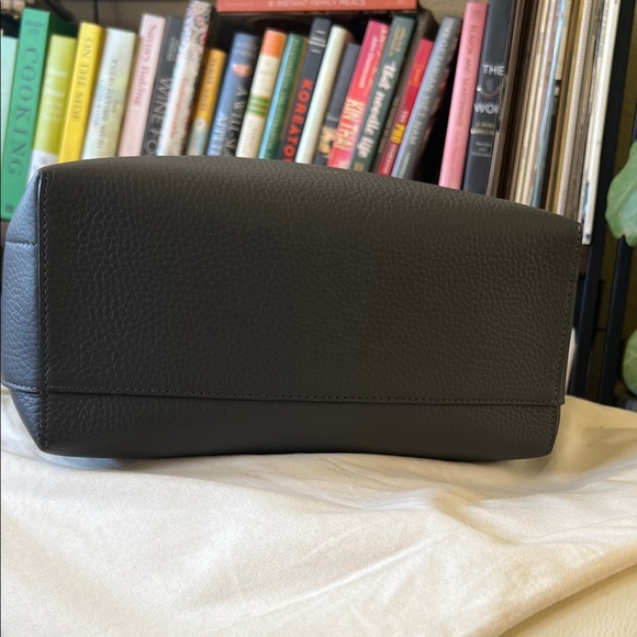 Cuyana Charcoal Leather Linea Oversized Shoulder Bag - Picture 6 of 9